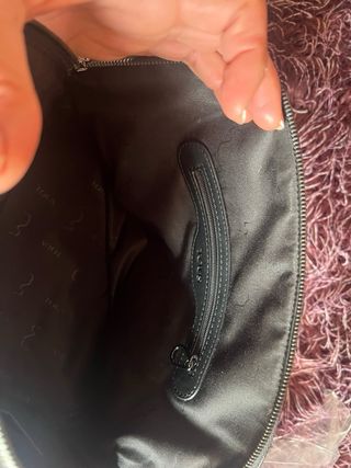 Bolso TOUS en color beige/taupe metalizado.