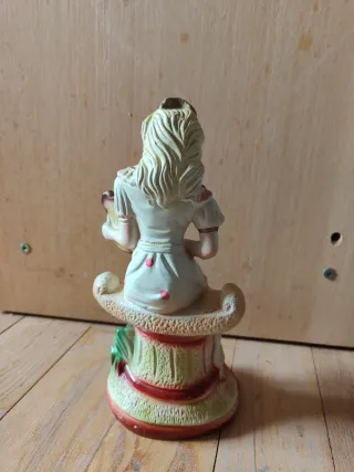 Figura porcelana mujer Royal Japan vintage