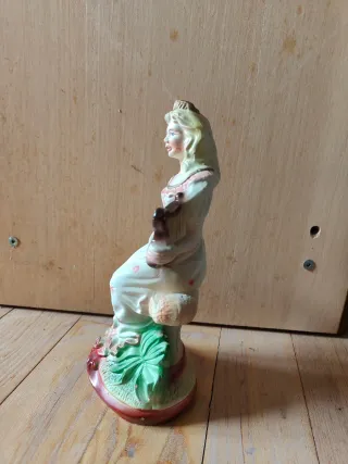 Figura porcelana mujer Royal Japan vintage