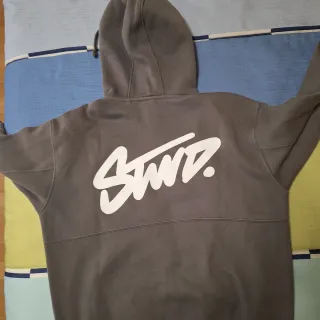 Sudadera con capucha marrón