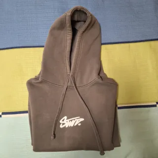 Sudadera con capucha marrón