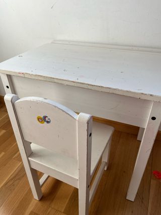 Pupitre y silla infantil Ikea blanca