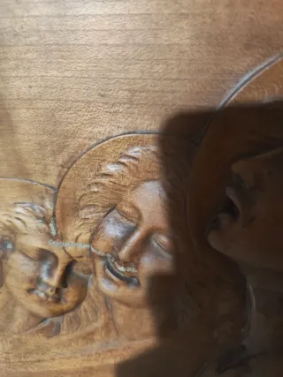 Bassorilievo in noce con cornice dorata Firmato Ma