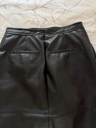 Falda Zara Larga Piel XS con abertura y bolsillos