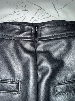 Falda Zara Larga Piel XS con abertura y bolsillos