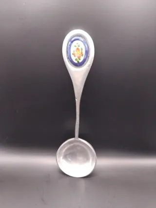 Cucharón con detalle de porcelana