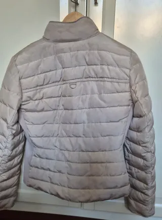 Chaqueta acolchada beige