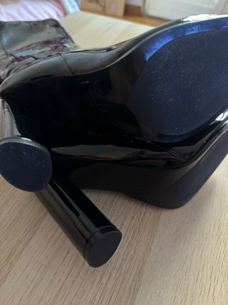 Botas de charol negras altas