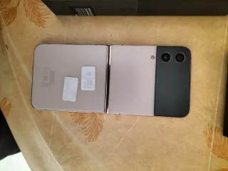 Samsung Galaxy Z Flip4 Gris/Rosa rota pantalla