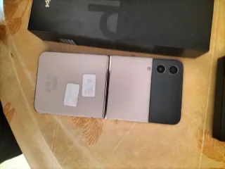 Samsung Galaxy Z Flip4 Gris/Rosa rota pantalla