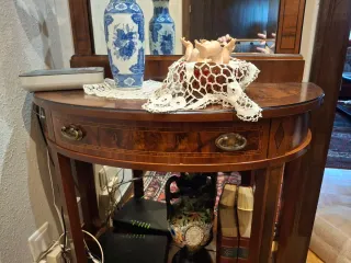 Consola de entrada de madera y espejo