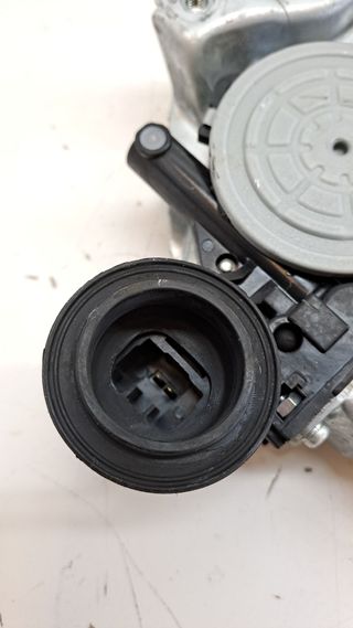 ELEVALUNAS DELANTERO IZQUIERDO TOYOTA YARIS (_P1_)