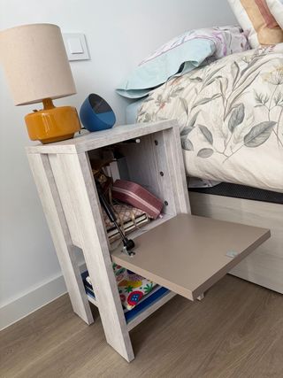 2 Mesitas de noche madera beige