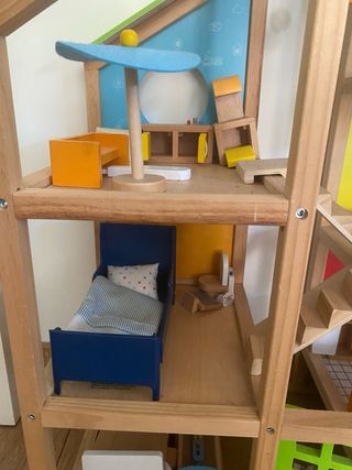 Casa de muñecas Hape de madera