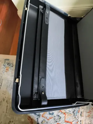 Maletín rígido Samsonite alta gama con llave.