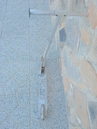 Patinete infantil plateado