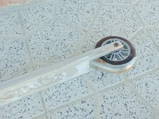 Patinete infantil plateado