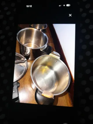 Set di pentole a pressione in metallo e plastica