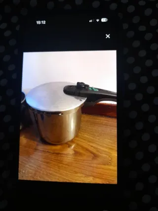 Set di pentole a pressione in metallo e plastica