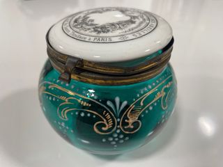 Frasco antiguo de perfume. 8x9cm.