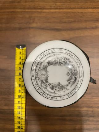 Frasco antiguo de perfume. 8x9cm.