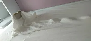 Sábana de sujeción de tela blanca