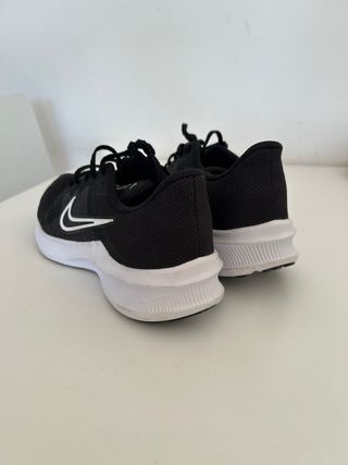 Zapatillas Nike Negras y Blancas