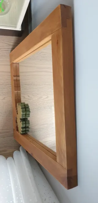 Espejo y perchero de madera