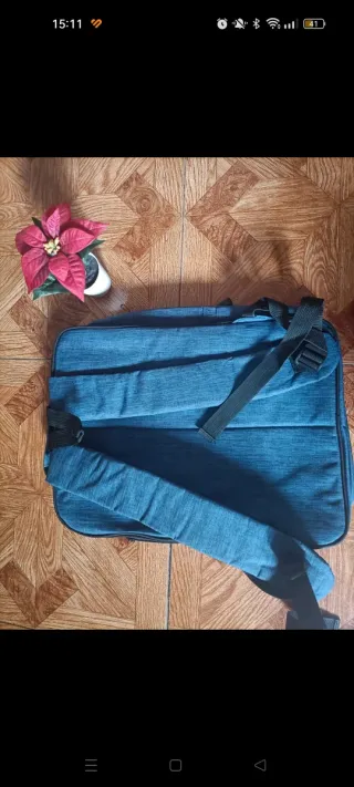 Mochila azul vaquera con bolsillo para portátil