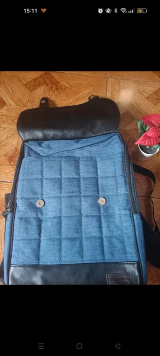 Mochila azul vaquera con bolsillo para portátil