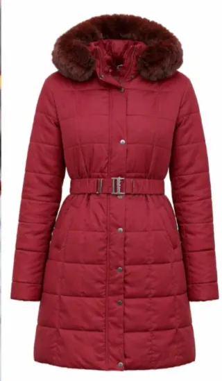 Abrigo rojo con cinturón y capucha