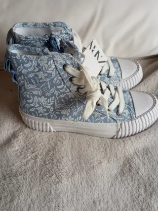 Botín deportivo estampado floral