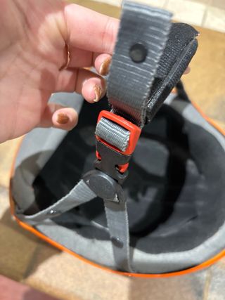 Casco naranja Quechua