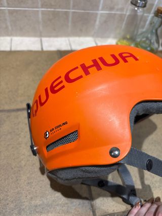 Casco naranja Quechua