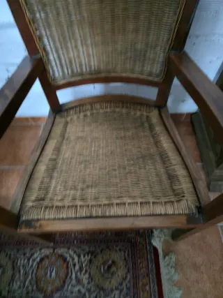 Comedor de madera y mimbre