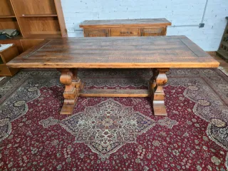 Comedor de madera y mimbre