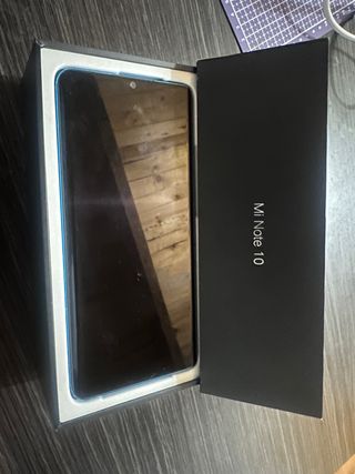 Xiaomi Mi Note 10 Caja y Móvil