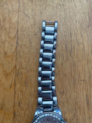 Reloj Next plateado con diamantes