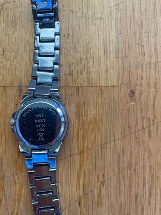 Reloj Next plateado con diamantes