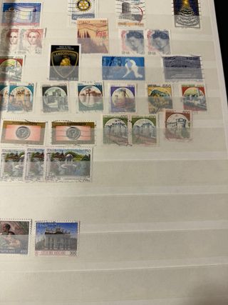 Album classificatore francobolli con 32 pagine