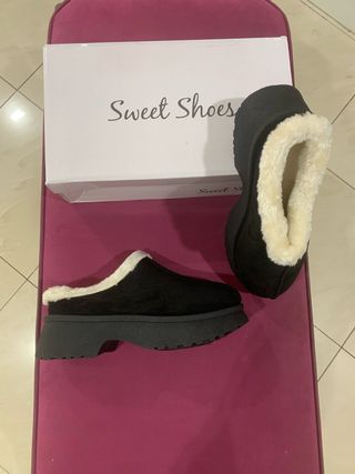 Zoccoli pelosi Sweet Shoes neri