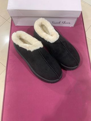 Zoccoli pelosi Sweet Shoes neri