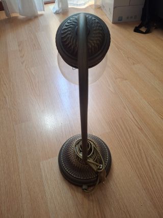 Lámpara de mesa metálica y cristal