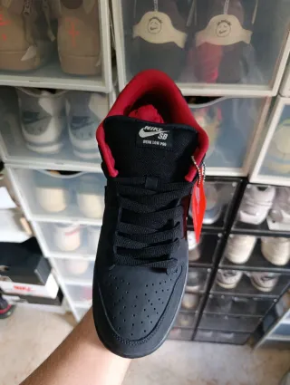 Nike SB Dunk Low x Supreme Negro Rojo