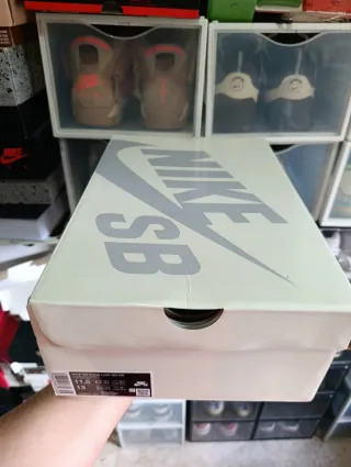 Nike SB Dunk Low x Supreme Negro Rojo