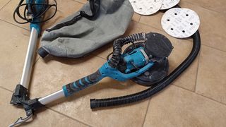 Lijadora telescópica con accesorios