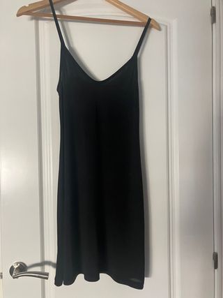 Vestido negro Highly Preppy con volantes