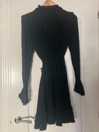 Vestido negro Highly Preppy con volantes