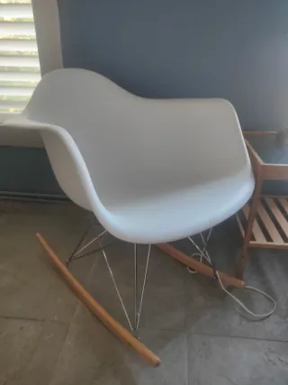 Urge vender Sillón mecedora estilo Eames blanca