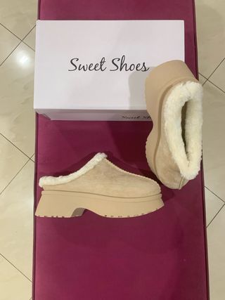 Zoccoli pelosi stile olandese beige